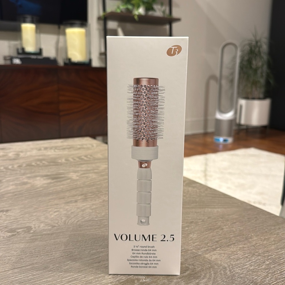 NIB T3 VOLUME 2.5 Round Brush